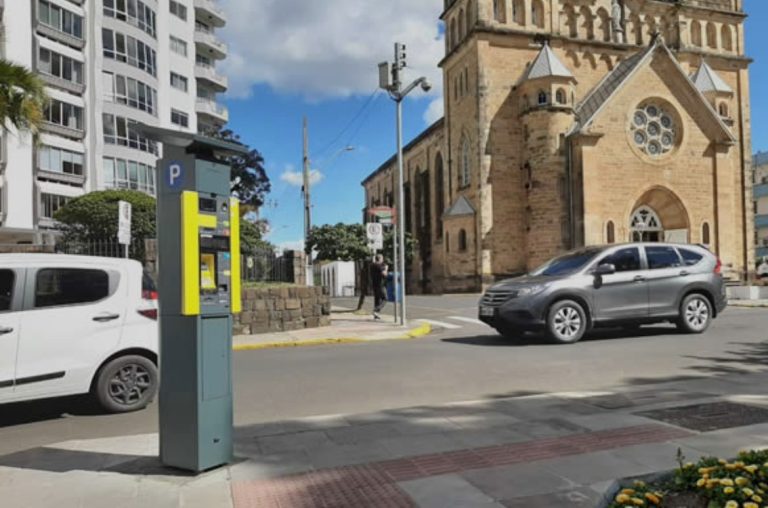 ÁREA AZUL EM LAGES: O CIDADÃO PAGA, SE VIRA E AINDA AGRADECE — SÓ QUE NÃO