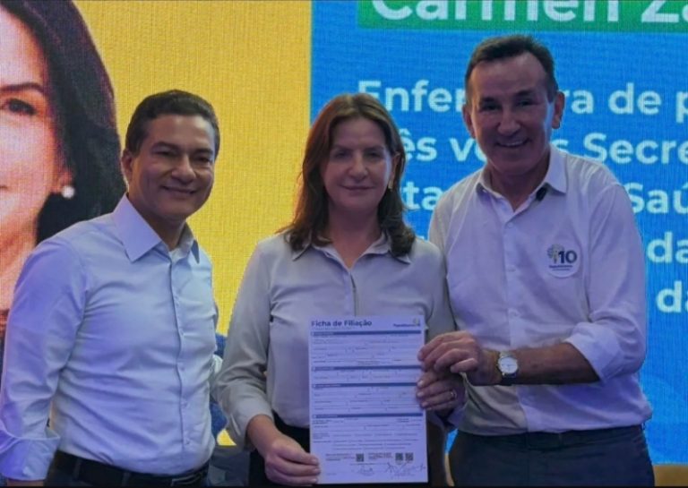 Carmen assina filiação no Republicanos