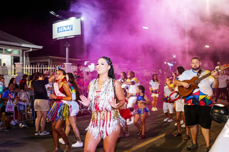 Blocos tomam avenida e abrem o Carnaval de Rua de Lages